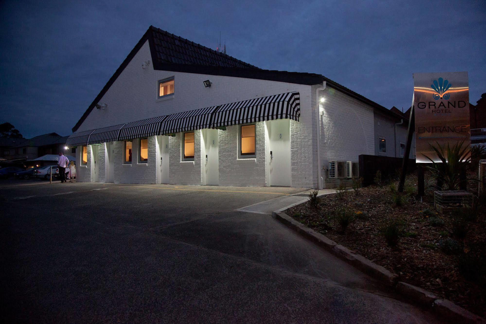 Grand Hotel&Studios Wyong Esterno foto